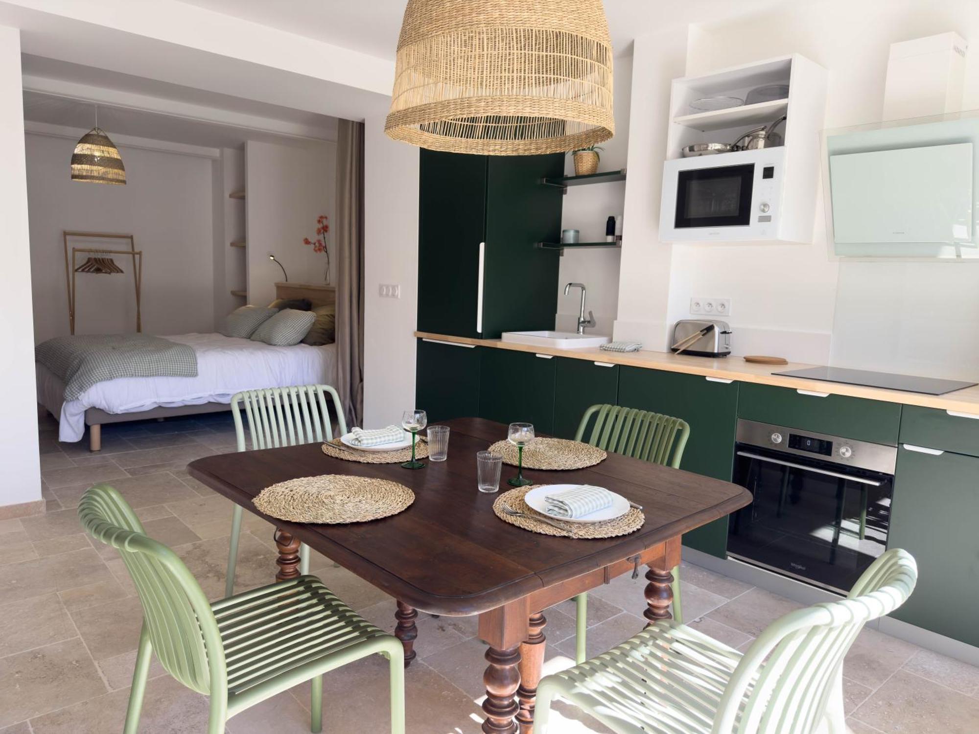 Les Suites Du 13 Aigues-Mortes Exterior photo